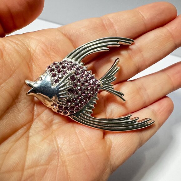 Silver Tone Rhinestone Fish Brooch • Purple Crystal Angelfish Pin Vintage Style - Picture 1 of 3